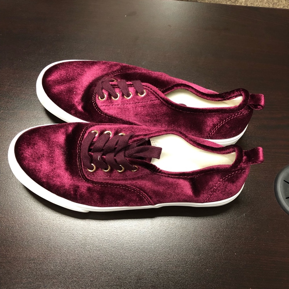 Youth Size 4 Velvet Tennis Shoes
